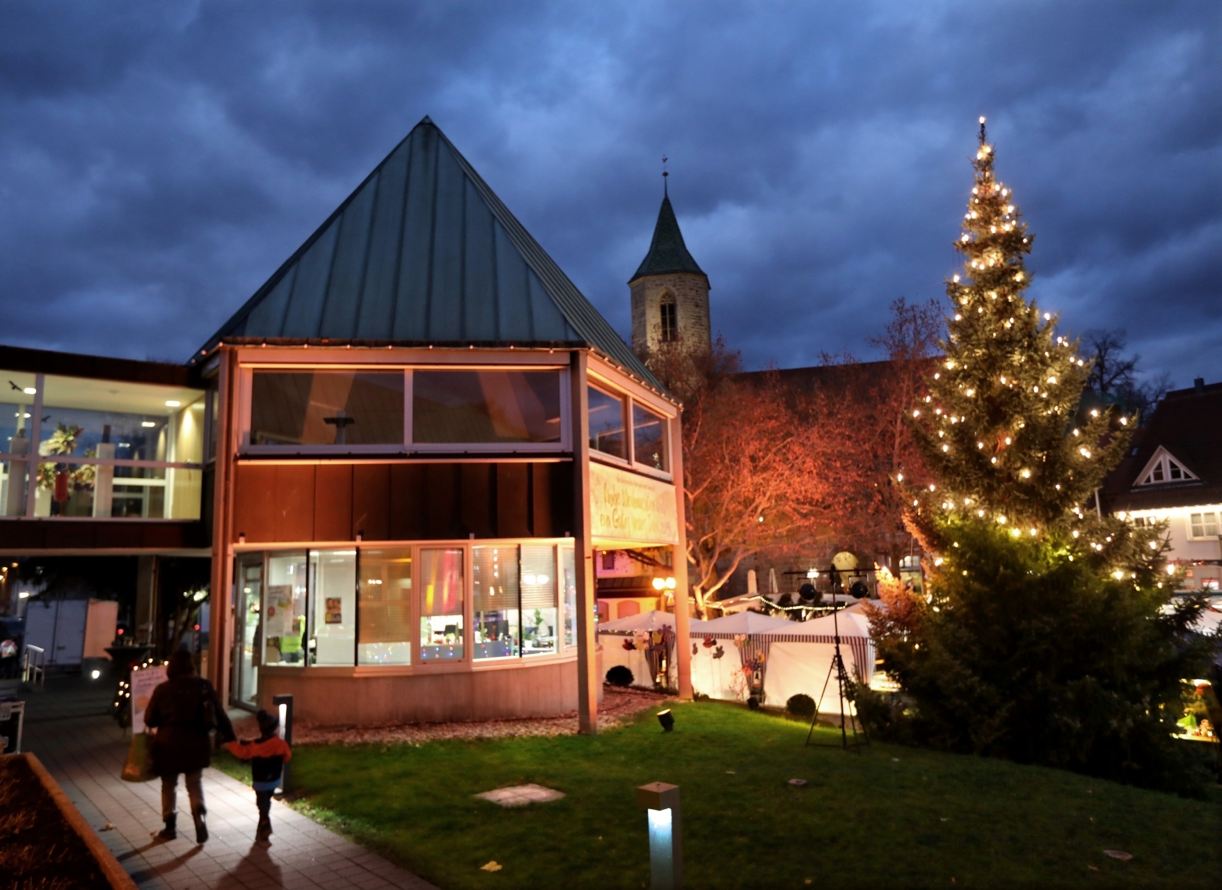 Weinstadt zieht Bilanz Reduzierte Weihnachtsbeleuchtung spart viel