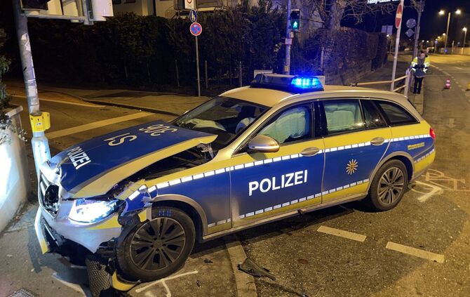 Stuttgart: Verkehrsunfall mit Streifenwagen