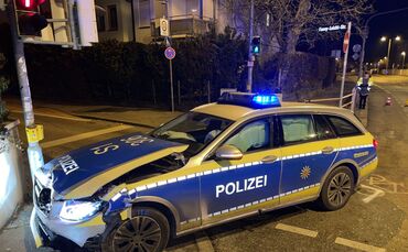 Stuttgart: Verkehrsunfall mit Streifenwagen 