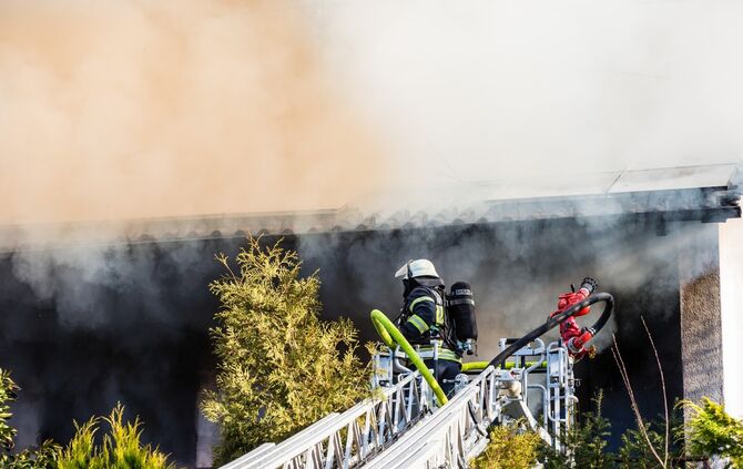 Gebäudebrand, Silcherstr., Winnenden-Birkmannsweiler, 01.01.2022.