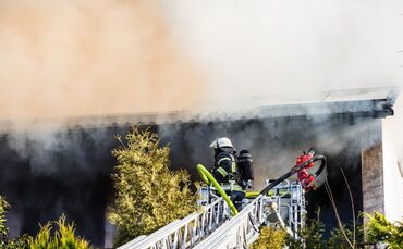 Gebäudebrand, Silcherstr., Winnenden-Birkmannsweiler, 01.01.2022.
