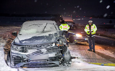 Unfall, Schneeglätte, L 1127, Leutenbach-Weiler zum Stein, 16.12.2022.