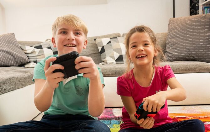 Spielekonsolen sind bei Eltern und Kindern beliebt.