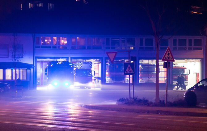 Silvesterbilanz: 00:24 Uhr, Feuerwehr Waiblingen rückt zum ersten Einsatz in 2023 aus - Brandmelderalarm in Haus der Stadtgeschi