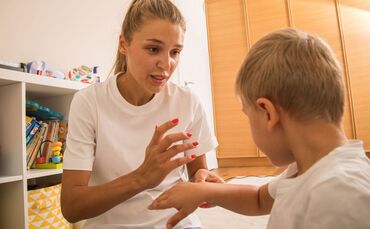 Insektenstiche bei Kindern sind meistens harmlos.