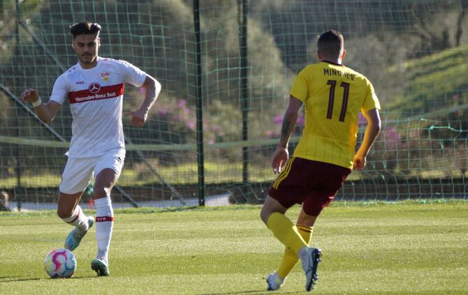 Konstantinos Mavropanos gegen Sparta Prag