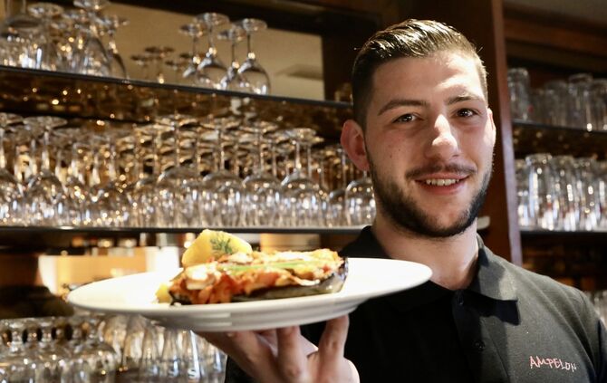 Familie erfüllt sich Traum: Eigenes griechisches Restaurant Ampelon in ...