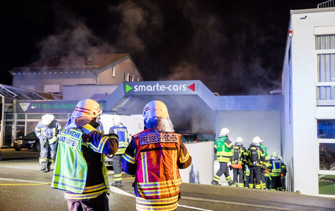Autobrand in Tiefgarage, Autohändler, Anton-Schmidt-Str., Waiblingen, 27.01.2023.