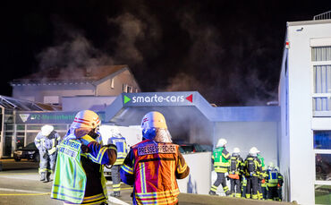 Autobrand in Tiefgarage, Autohändler, Anton-Schmidt-Str., Waiblingen, 27.01.2023.