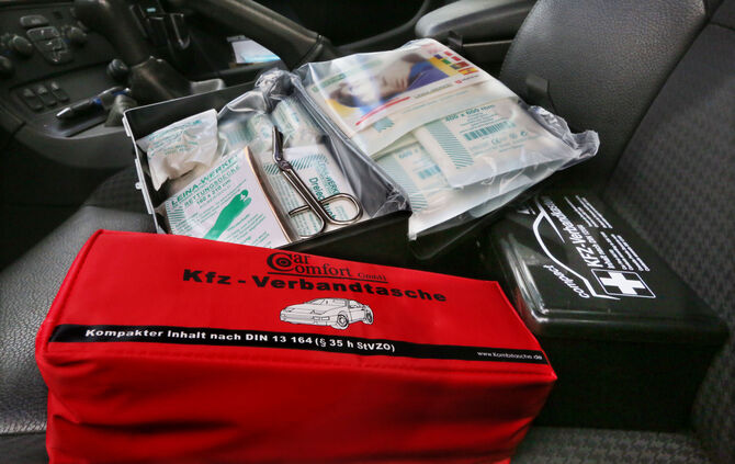 Fabelhafte Verbandskasten Auto Masken Ebenbild