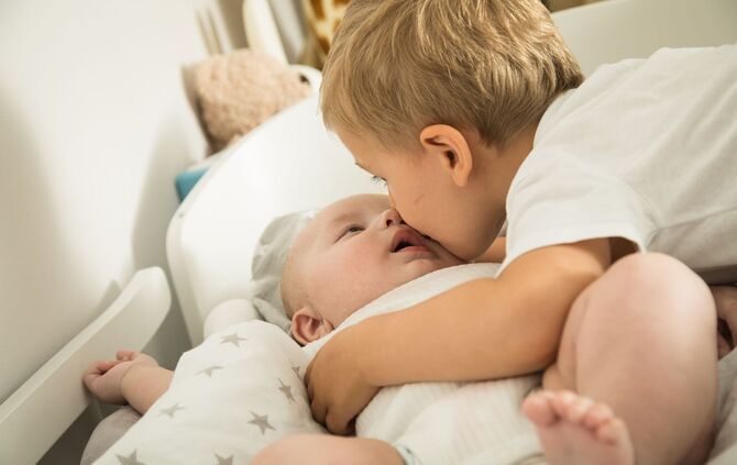 Die Erreger werden oft von Mensch zu Mensch übertragen.