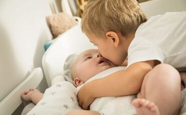 Die Erreger werden oft von Mensch zu Mensch übertragen.