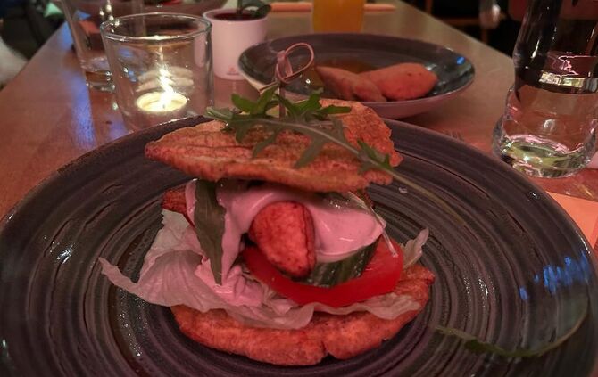Kochbananen-Burger vegan Essen Burger afrikanisch