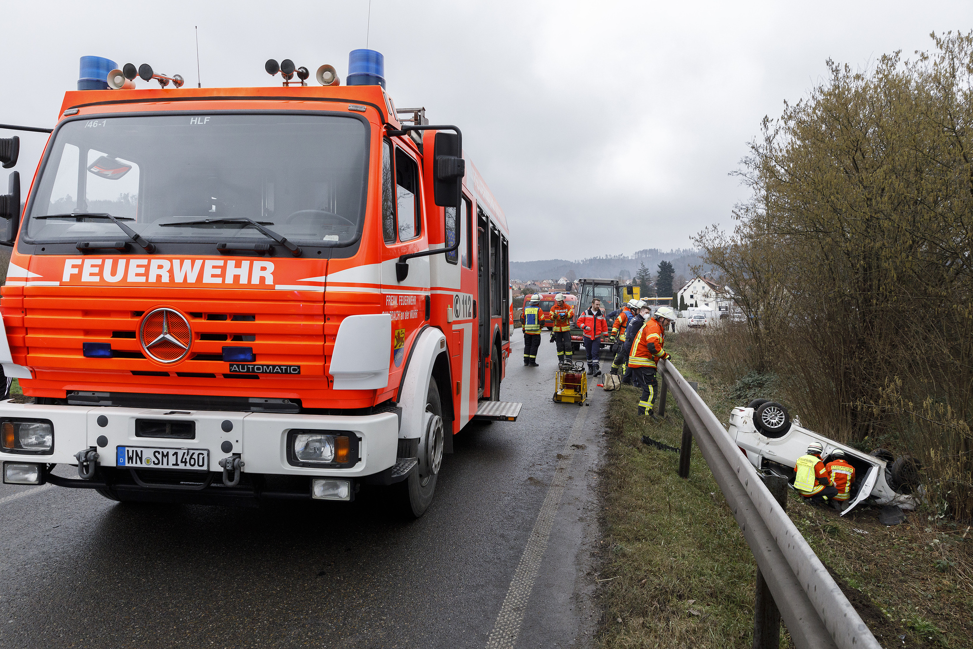 Sulzbach an der Murr: Auto überschlägt sich - B14 kurzzeitig voll ...