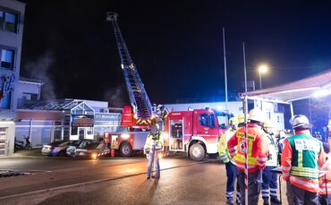 Autobrand in Tiefgarage, Autohändler, Anton-Schmidt-Str., Waiblingen, 27.01.2023.