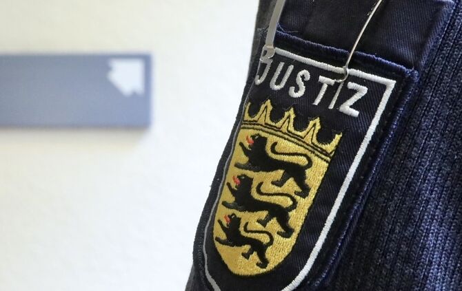 Symbol Symbolfoto Symbolbild Justiz Gericht Amtsgericht Landgericht Prozess Verhandlung