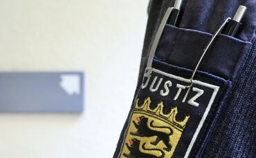 Symbol Symbolfoto Symbolbild Justiz Gericht Amtsgericht Landgericht Prozess Verhandlung