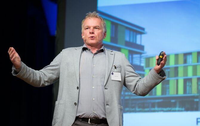 Gesundheitstage: Prof. Markus Schaich über Fortschritte in der Krebstherapie, Hermann-Schwab-Halle Winnenden, 18.02.2023.
