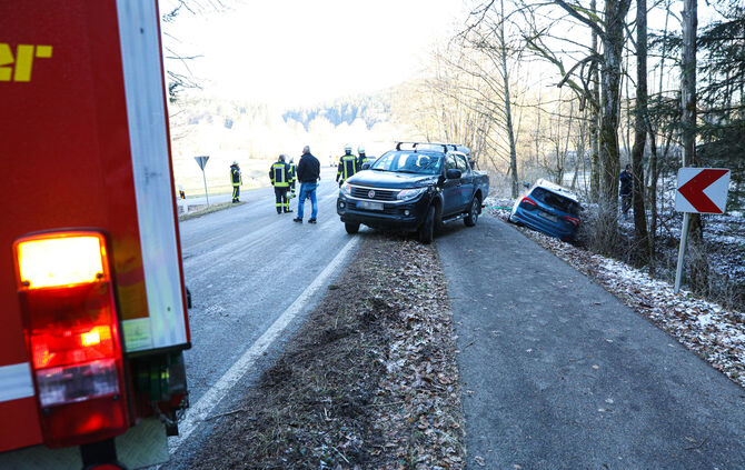 Bei einem Unfall in Alfdorf ist eine Person von der Fahrbahn abgekommen.