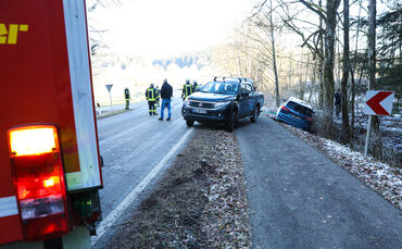 Bei einem Unfall in Alfdorf ist eine Person von der Fahrbahn abgekommen.
