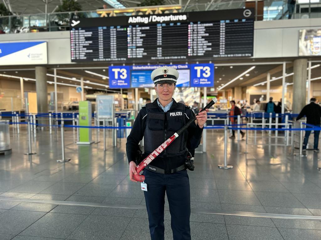 Skurrile Funde in Stuttgart Was Bundespolizisten am Flughafen
