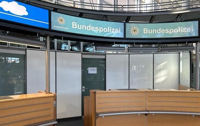 Infopoint der Bundespolizei am Flughafen Stuttgart