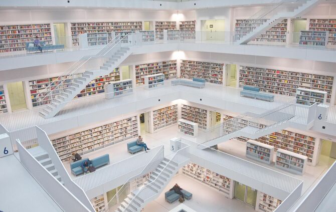Die Stadtbibliothek am Mailänder Platz von innen.
