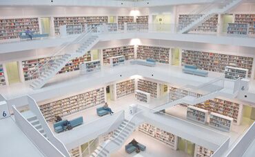 Die Stadtbibliothek am Mailänder Platz von innen.
