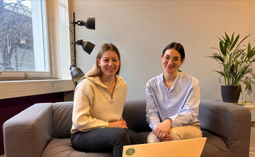 Zwei der drei Gründerinnen von improveMID im Gesrpäch: Marion Riedel und Ina Haug.