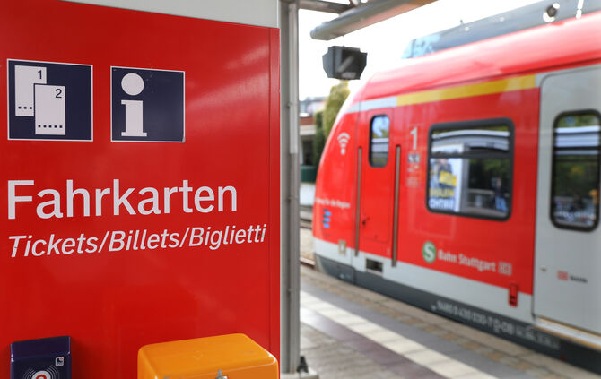 Fahrkarten S-Bahn Bahnhof
