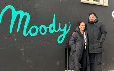 Die Geschwister Sari und Simon haben das Café Moody Ende Februar eröffnet.