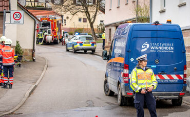 Gasleitung mit Bagger durchtrennt, Eckehardtstr., Winnenden-Höfen, 23.03.2023., 23.03.2023.