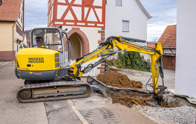 Gasleitung mit Bagger durchtrennt, Eckehardtstr., Winnenden-Höfen, 23.03.2023., 23.03.2023.