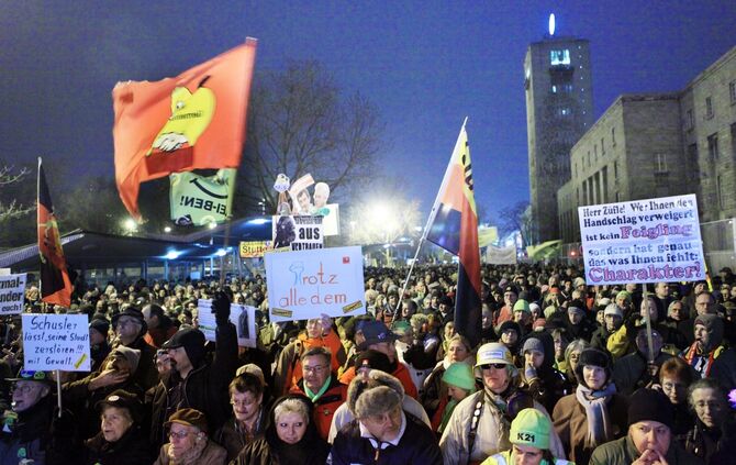 Montagsdemo 30.01.2012 vor dem Südflügel Stuttgart21 Stuttgart 21