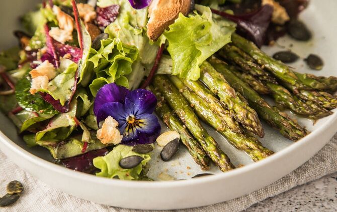 Spargel ist eine Bereicherung auf dem Teller.