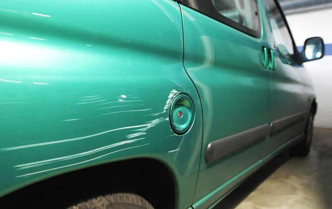 krazter auto zerkratzt lack lackschaden pkw