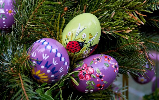 Osterbrunnen Symbol Symbolfoto Symbolbild