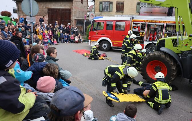 Schauübung Feuerwehr Abteilung Endersbach in Großheppach