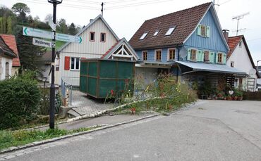 Maibaum abgesägt! - Nicht einmal 12h stand er - Erschüttertes Erwachen in der Gemeinde Berglen am Montag, 1. Mai