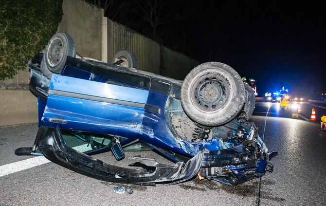 B29 - Auto überschlägt sich - Bild 11_0