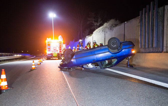 B29 - Auto überschlägt sich - Bild 02_2