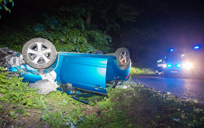 Frau bei Unfall leicht verletzt - Bild 01_0