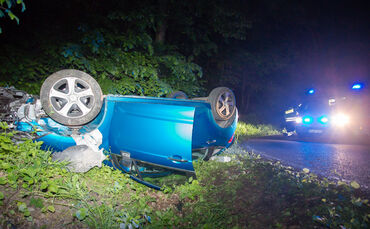 Frau bei Unfall leicht verletzt - Bild 01_0