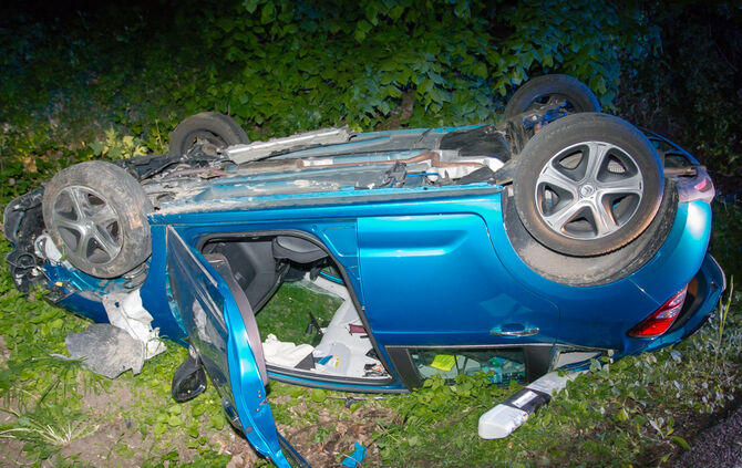 Frau bei Unfall leicht verletzt - Bild 03_1