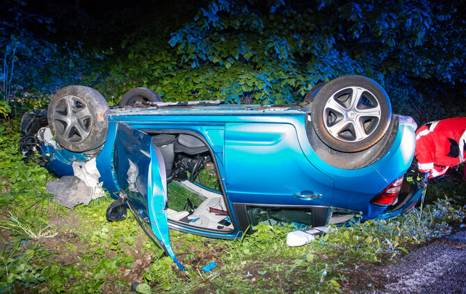 Frau bei Unfall leicht verletzt - Bild 09_6