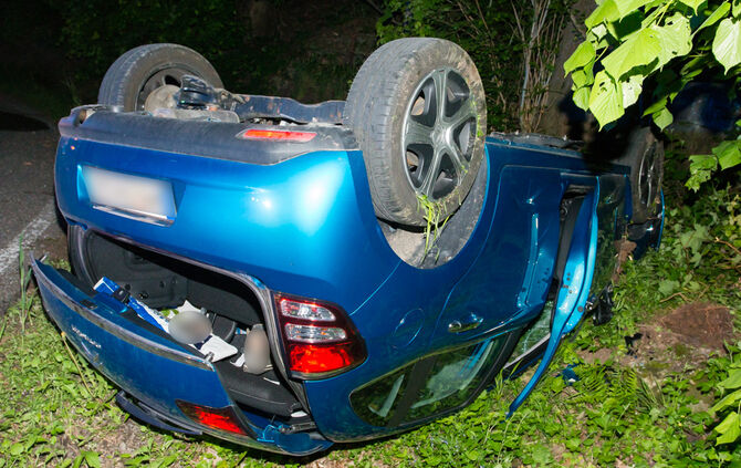 Frau bei Unfall leicht verletzt - Bild 13_9