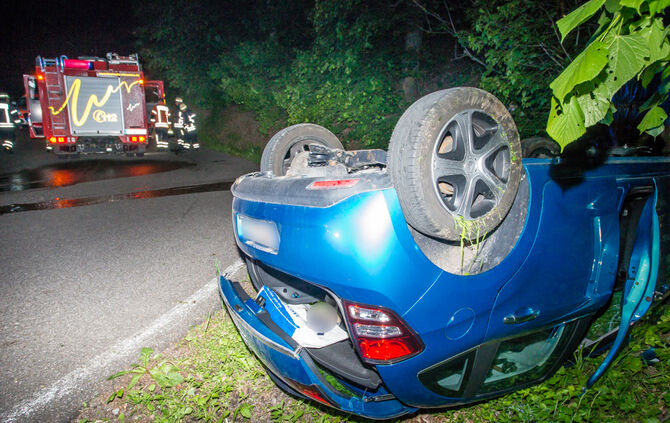 Frau bei Unfall leicht verletzt - Bild 14_10
