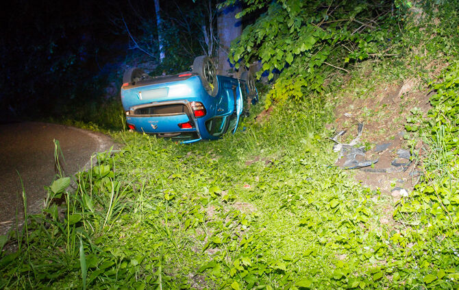 Frau bei Unfall leicht verletzt - Bild 15_11