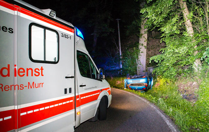 Frau bei Unfall leicht verletzt - Bild 07_13