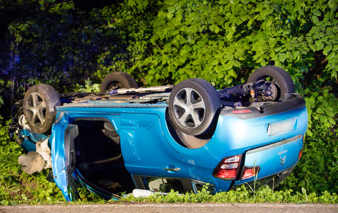 Frau bei Unfall leicht verletzt - Bild 12_14